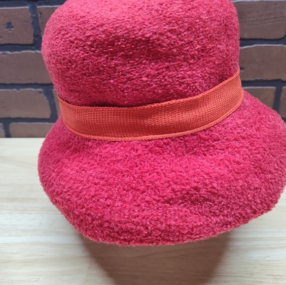 Signature Studio red bucket hat one size - Picture 9 of 11